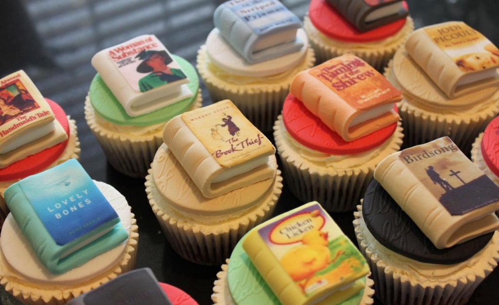 books-cupcake-food-photography-Favim.com-2429701.jpg