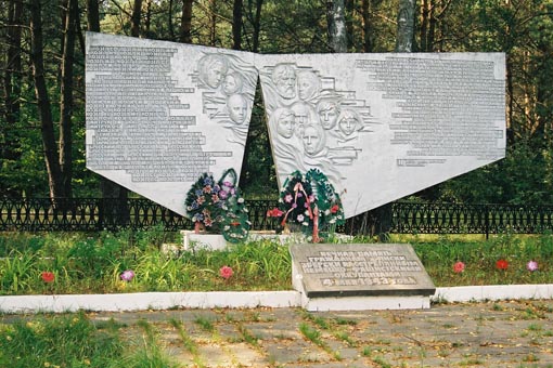Помнік ахвярам фашызму ў в. Лескі.jpg